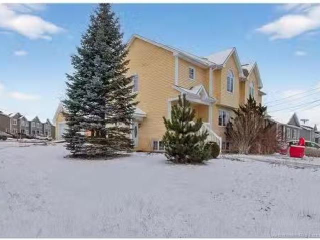 877 Rue Bernard St, Dieppe, NB, E1A 4A6 house for sale List.