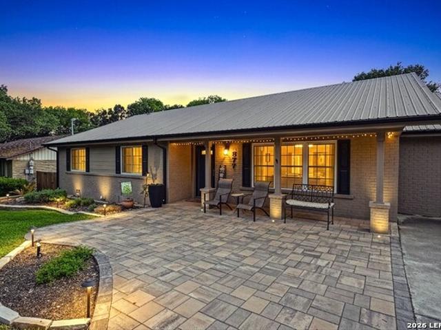 877 Twin Oaks