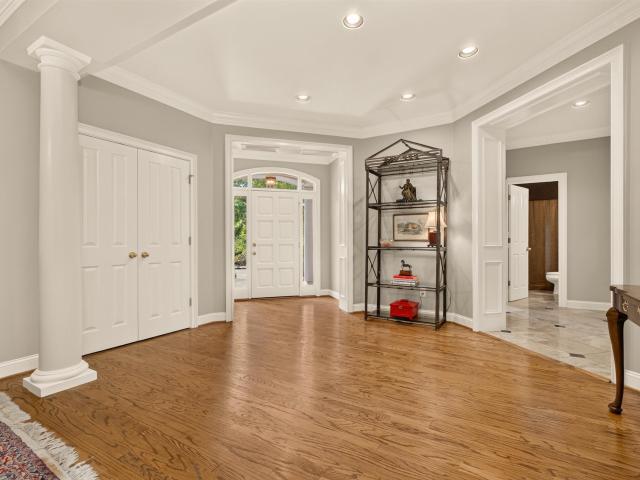 878 Caledonian Way