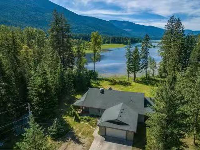 8798 Gravel Pit Road, Slocan, BC, V0G 2C0 house for sale Li.
