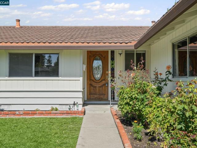 879 Greenway Dr