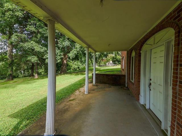 8804 Watterson Trail
