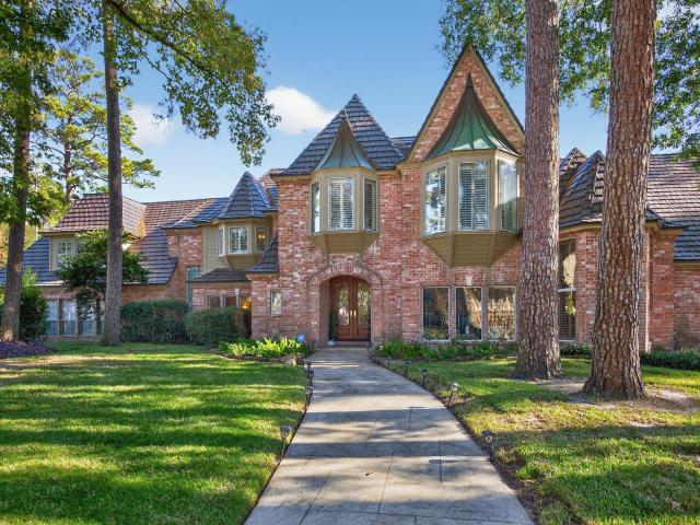 8807 Chelmsford Lane