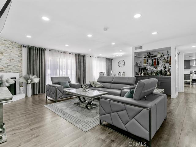 8801 Cedros Avenue 7