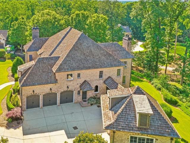 880 Crabapple Hill