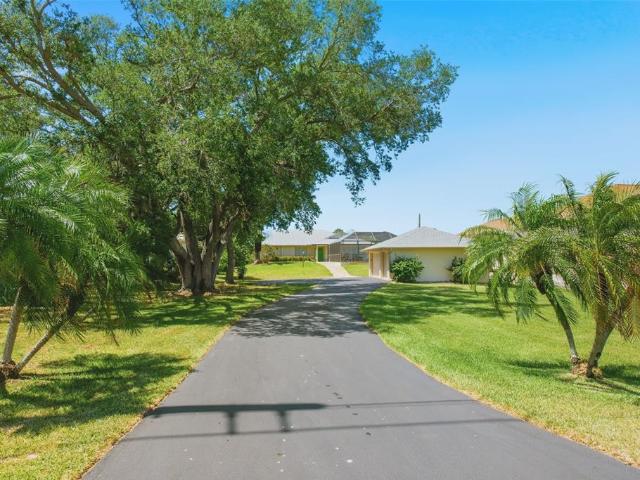 880 Lemon Bay Dr, Venice, FL 34293 | MLS #D6147