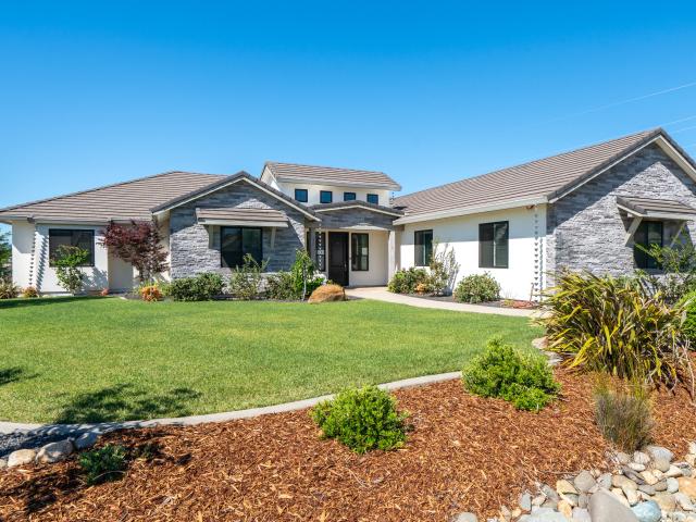 880 Santa Cruz Drive