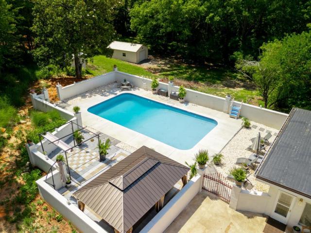 880 Riverbend Rd