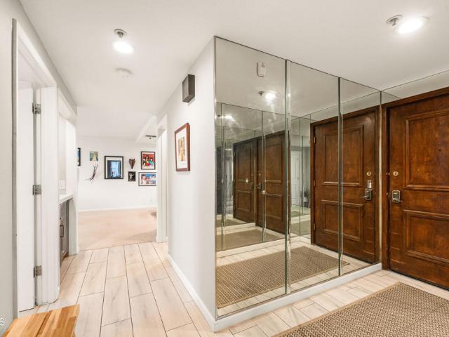 880 W 1st Street 302