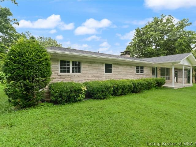 880 Woodland Avenue