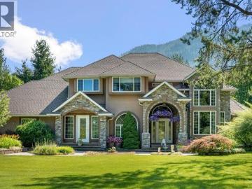 880 Waterloo Road, Castlegar, BC, V1N 4K8 house for sale | Listing ID 10378 | Royal LePage