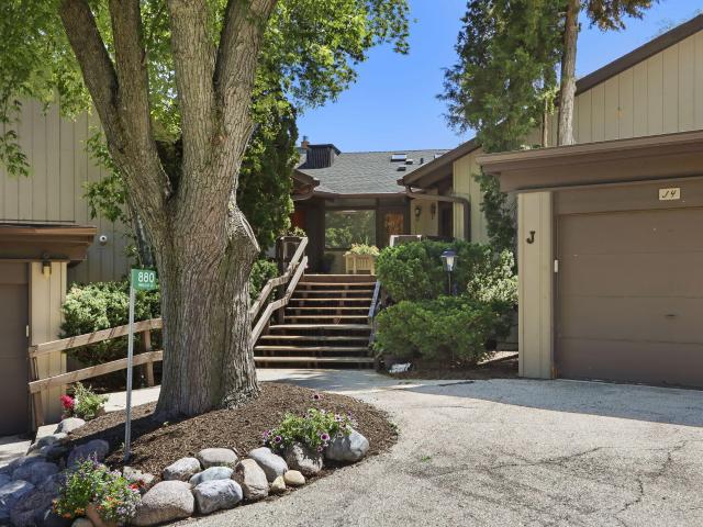880 Windsor Dr, Unit J3