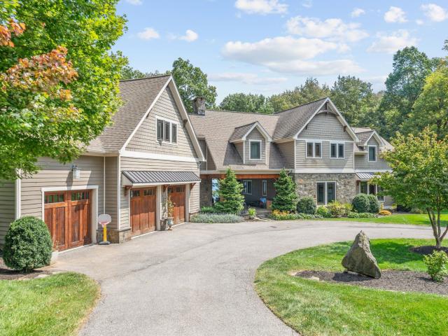 8828 Willett Ln, Bent Mountain, VA