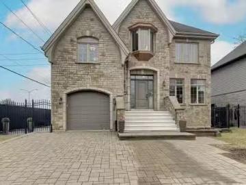 House for sale in Longueuil - Parking