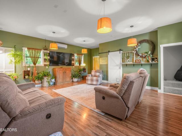 882 Pigeon Ridge Rd