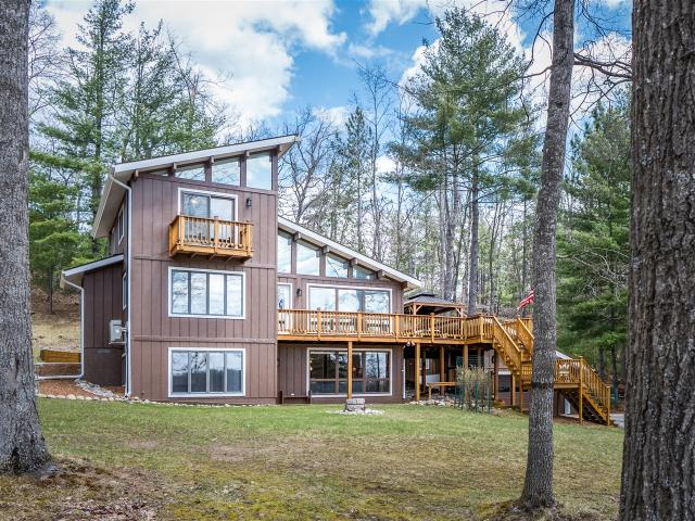8838 Lakeshore Trail