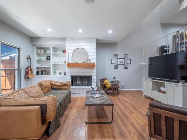 8832 Walnut Hl Ln, 2 beds, 7 full baths