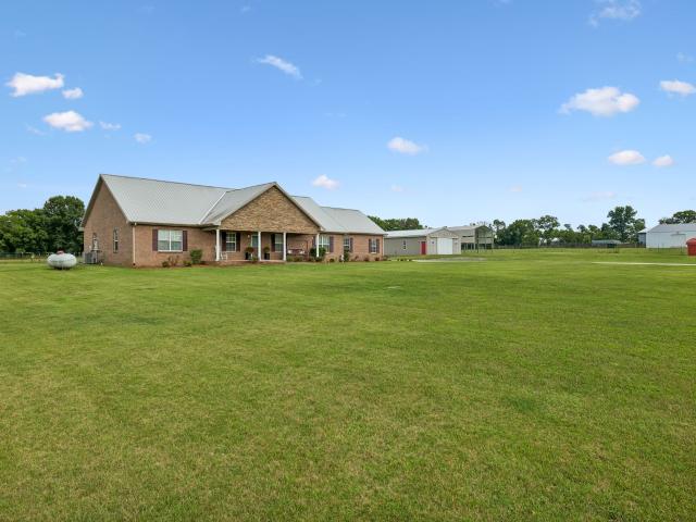 883 Centerville Rd