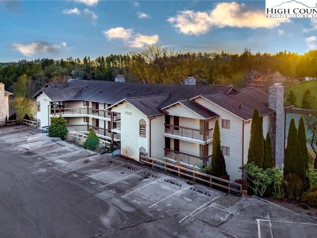 884 Chetola Lakes Drive 302 Cardinal Bldg
