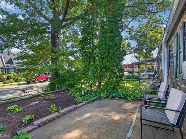 884 Woodlawn Avenue
