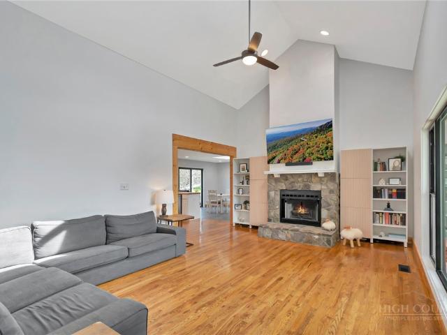 885 Alpine Drive