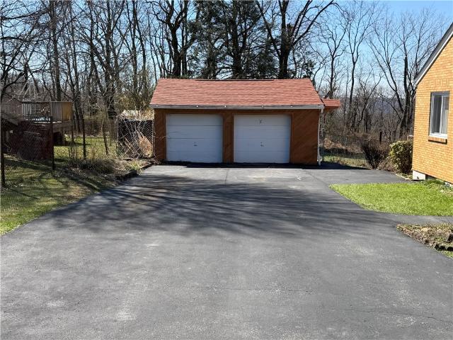 885 E Hill Dr