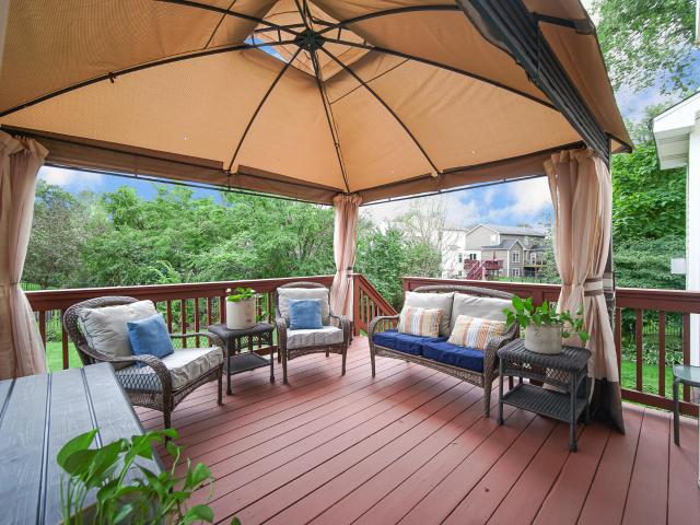 885 London Lane