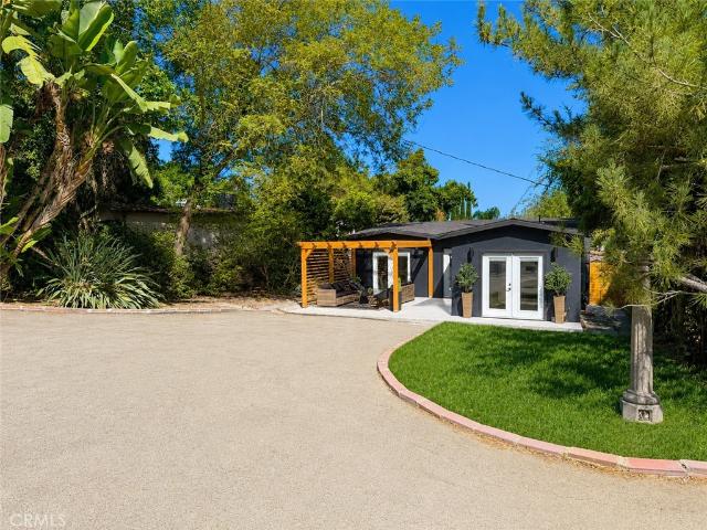 885 Montecito
