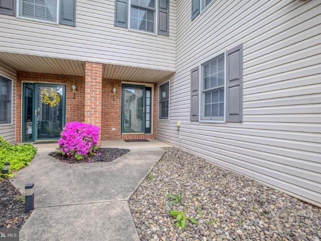 886 Woodridge Drive