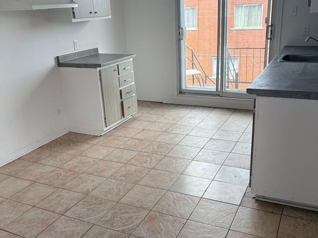 8875 Rue Dufrost