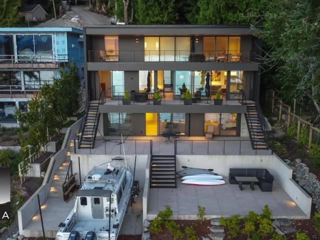 8885 Lawrence Way, West Vancouver