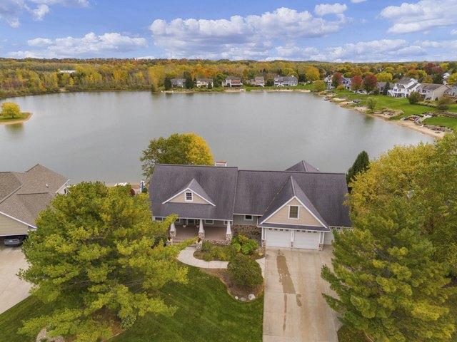 8886 Stonepoint Ct, Jenison, MI 49428