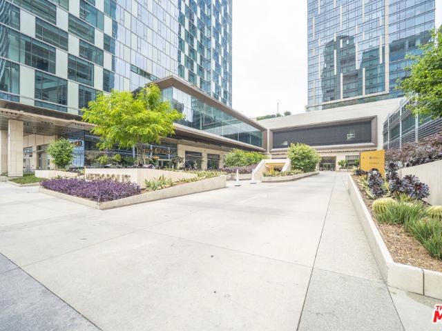 889 Francisco Street 2610
