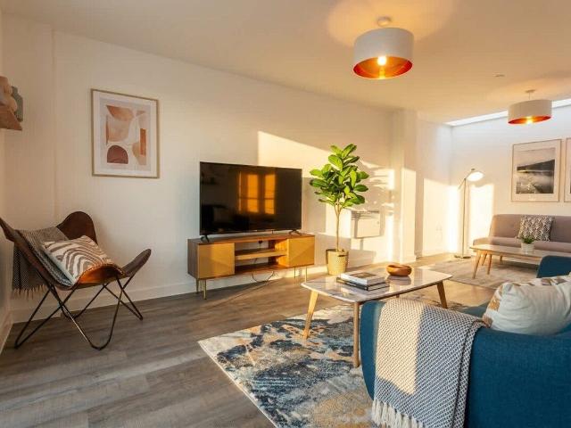 88 92 Talbot Road, Stretford M16, 2 bed property to rent, £1,450 pcm | PrimeLocation