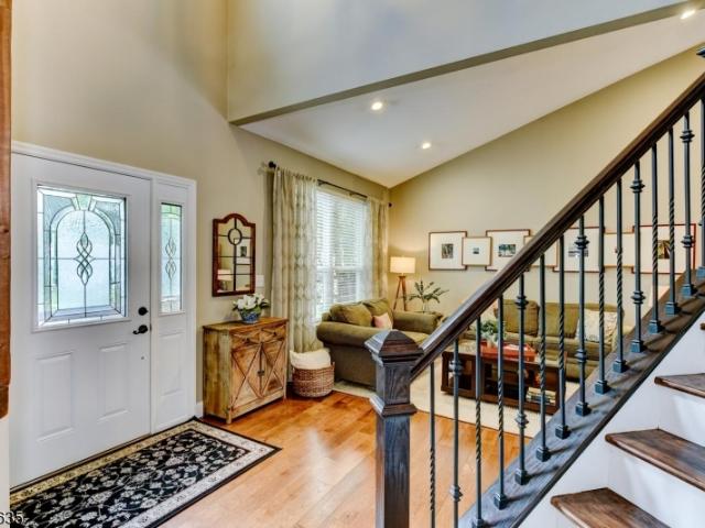 88 Watch Hill Rd