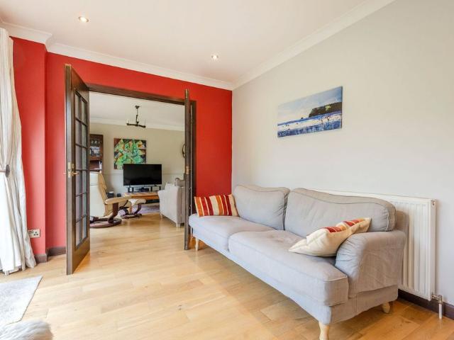88 Craiglockhart Drive South