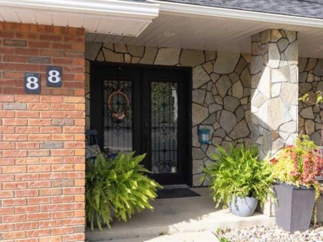 88 Cypress Way Se, Medicine Hat, AB, T1B 1G8 house for sale | Listing ID A2348 | Royal LePage