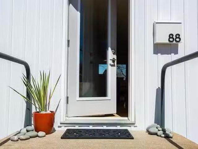 88 Hillcrest Street, Bridgewater, NS, B4T 1T3 house for sale.