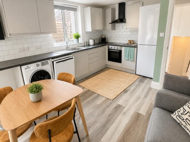 88 Hotwell Road, Bristol BS8 3 bed flat to rent £2,938 pcm £678 pw