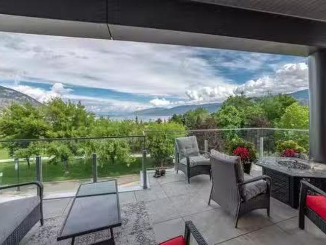 88 Lakeshore Drive, Penticton, BC, V2A 1B5 commercial for sa.