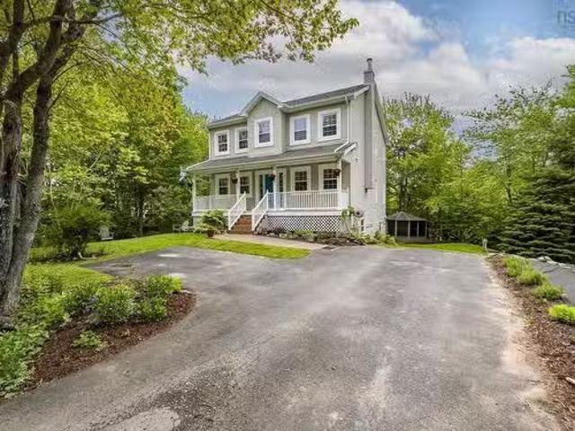 88 Lochmoor Lane, Dartmouth, NS, B2W 6C8 house for sale Lis.