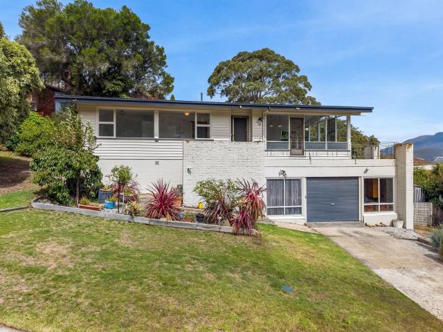 88 Malunna Road, LINDISFARNE TAS 7015
