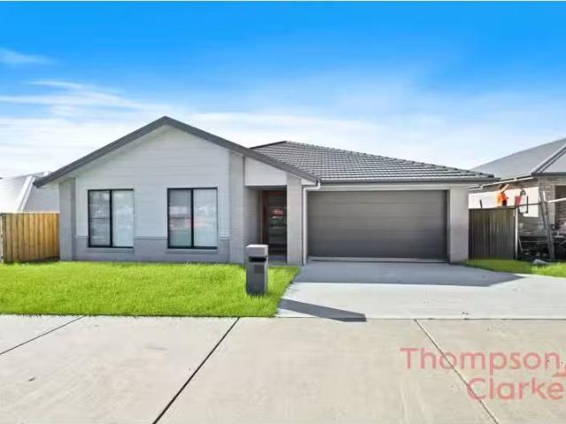 88 Settlers Boulevard, Chisholm House for rent Listed by Chan.