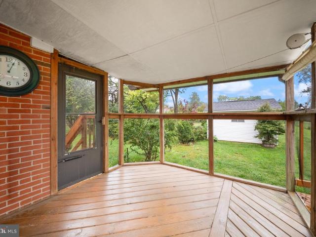 8904 Fort Drive