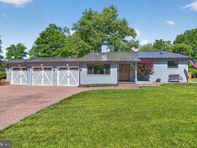 8904 Stratford Lane