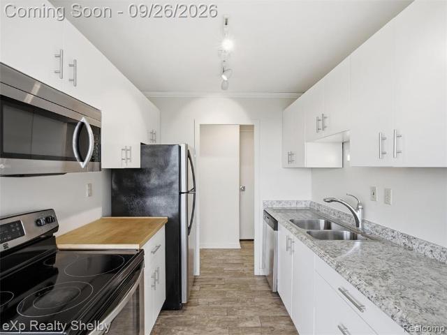 8900 E Jefferson Ave # 1021