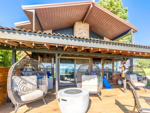 8915 Lakeshore Road