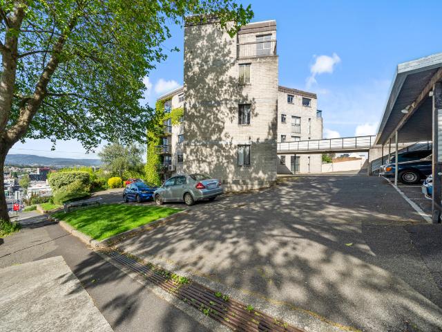 8/92 Barrack Street West Hobart 7000 Australia Edwards Windsor