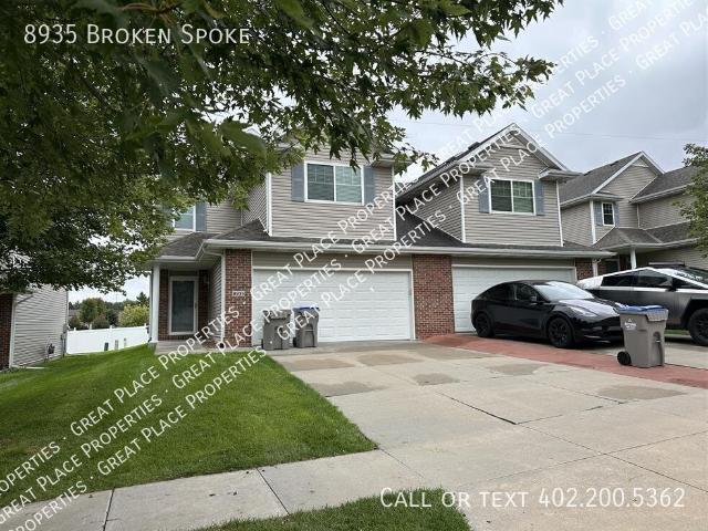 8935 Broken Spoke, 3 beds, 2 full and 1 half baths