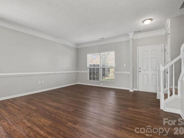8935 Hedge Maple Road